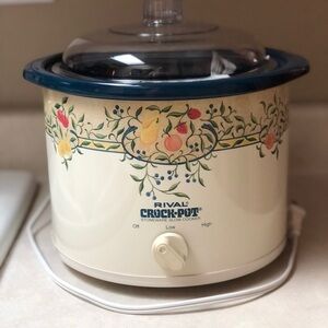 Retro ‘90’s Rival crockpot Brand NEW in Box 2.5 Quart